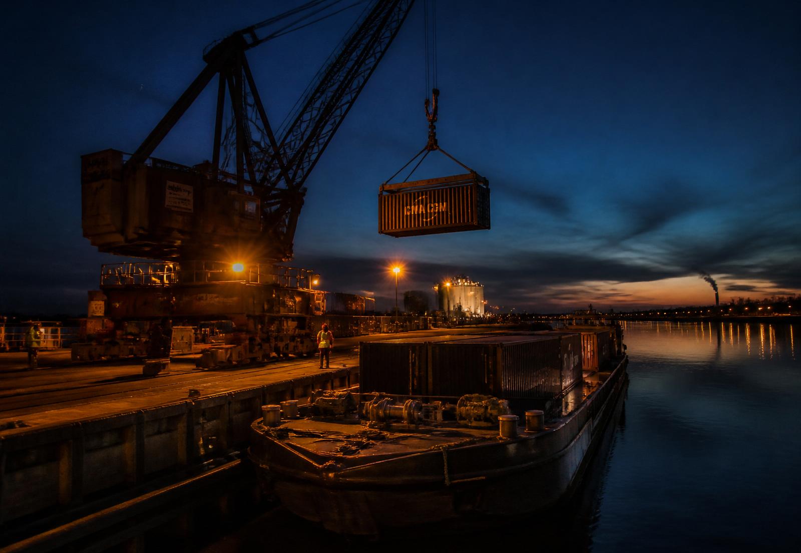 Terminal · blauwe uur